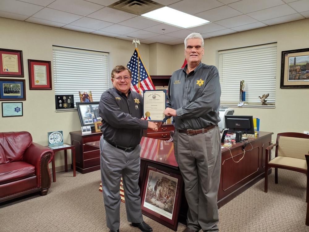 photo of sheriff and employee