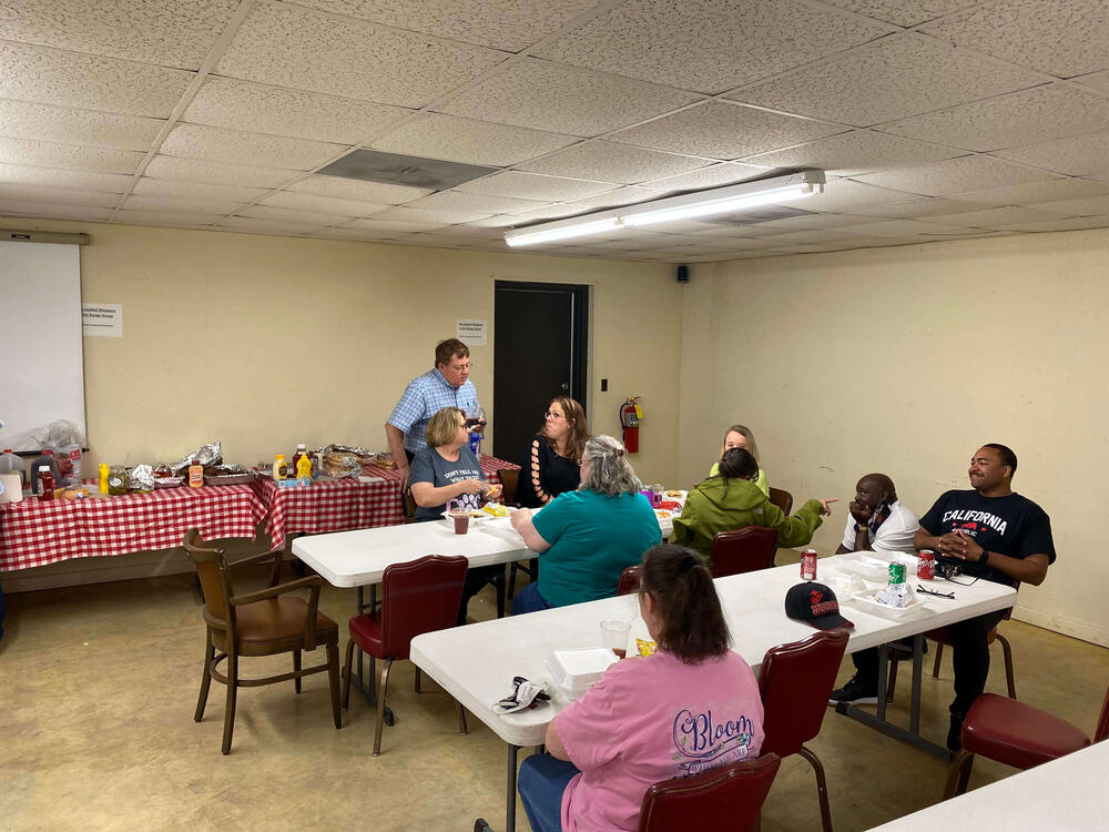 Employees eating lunch.