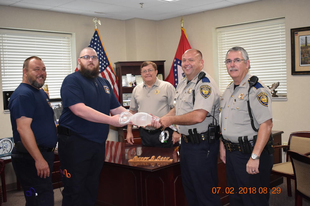 Photo of pafford members with deputies. 